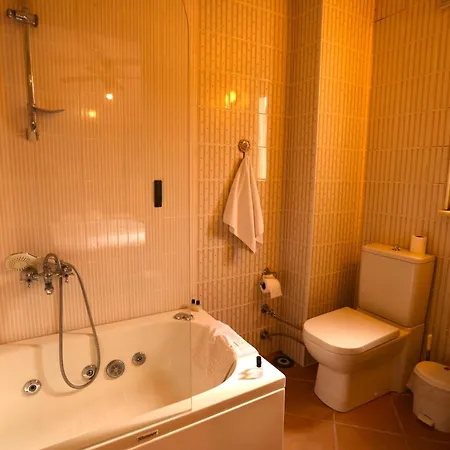 Butik Konukevi-sari Ev Villa *