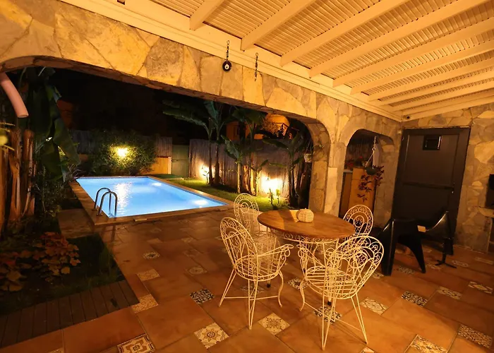 Villa Sapanca Butik Konukevi-Sari Ev